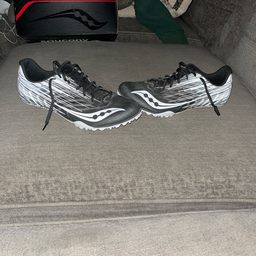 Saucony Black and White spikes size 9 men perfect condition track shoes